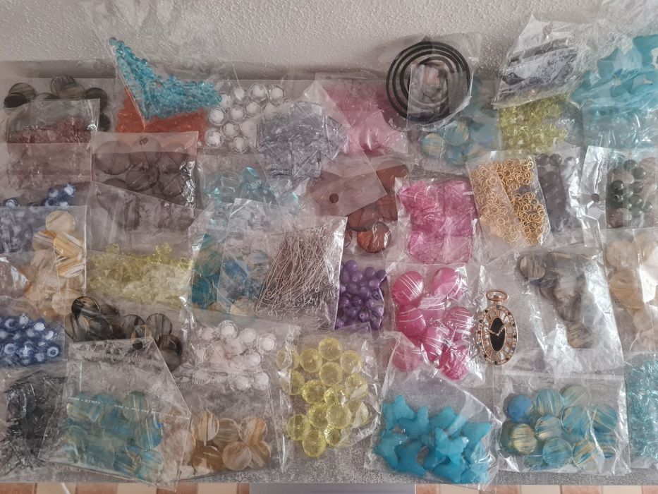 Missangas  pedras e contas para bijuteria