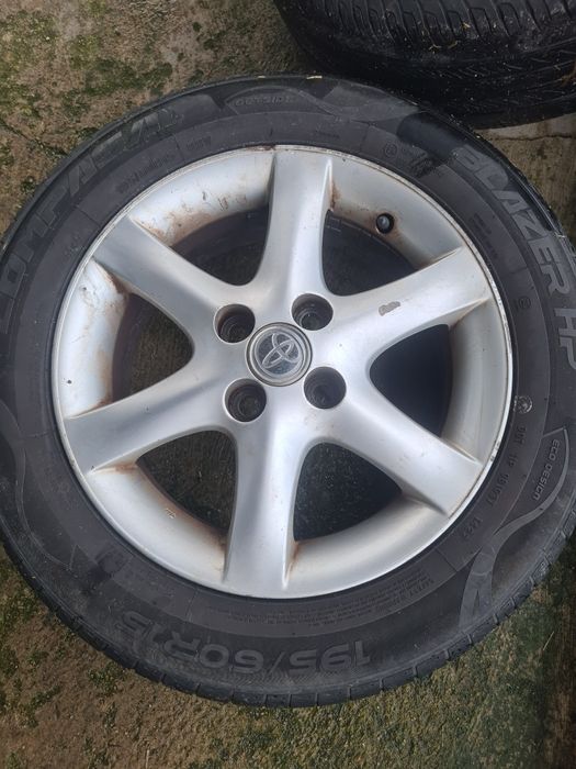 Jante 15 com pneus -toyota