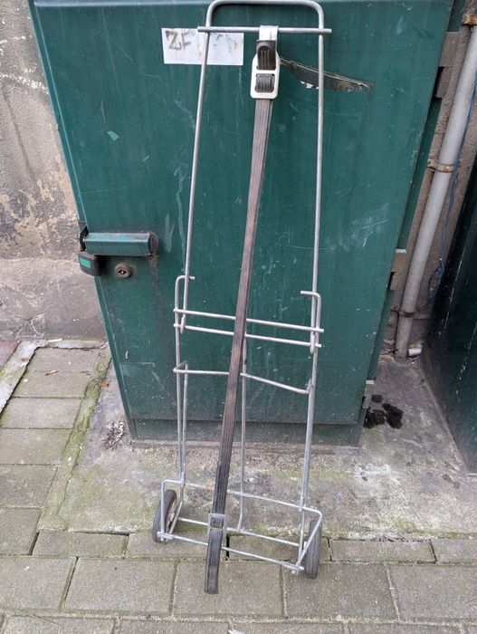 Wózek metalowy na zakupy