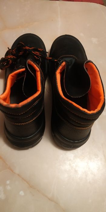 Ботинки рабочие, размер 46.