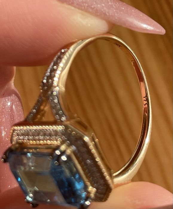 Каблучка 585 з природнім топазом і діамантами