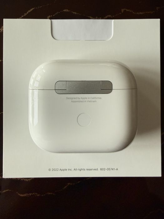 Apple AirPods 3 (3. generacji) – oryginalne, komplet, bardzo dobry stan