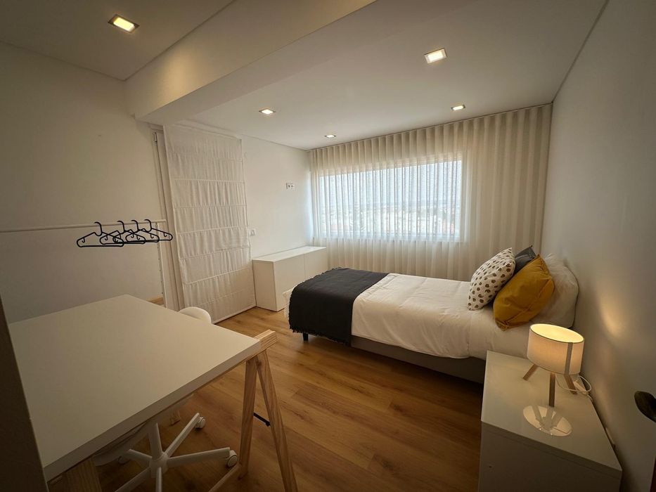 Alugo quartos em apartamento perto ULO peniche