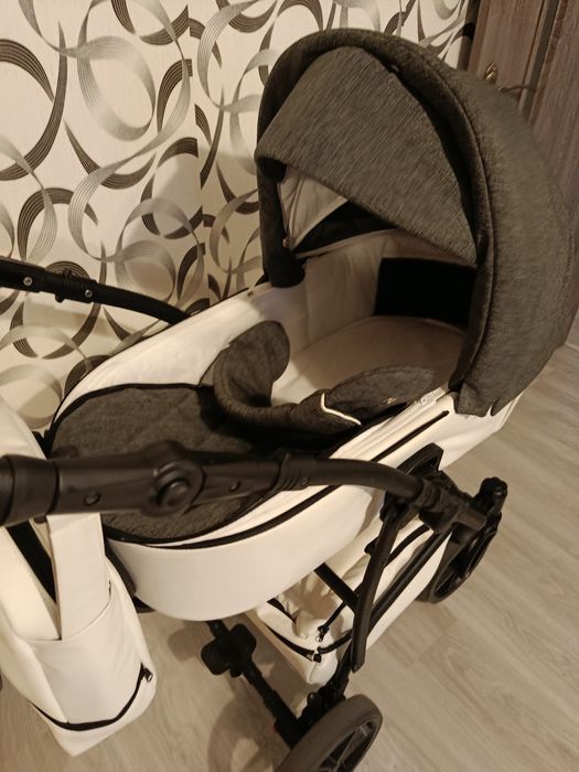 Продам коляску  в новом состоянии