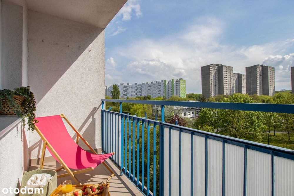 Dwa osobne pokoje z balkonem i kuchnią z oknem