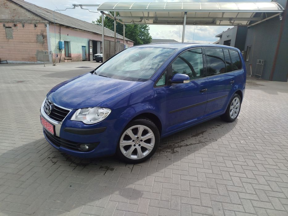 Volkswagen Touran в гарному стані.