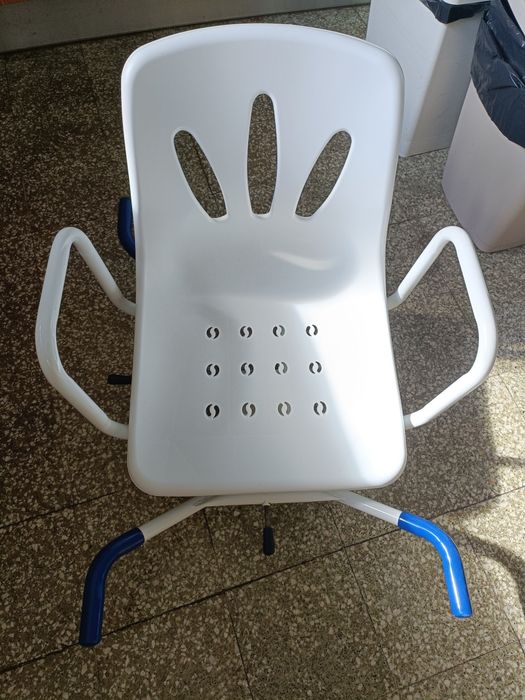 Cadeira para banheira giratória