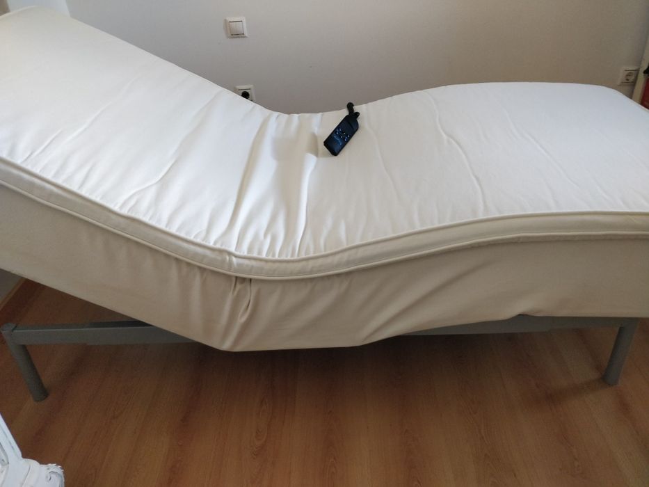 Camas IKEA totalmente articuladas em muito bom estado.