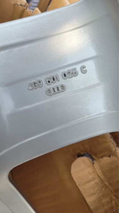 Audi 18” oryginalne super stan.
