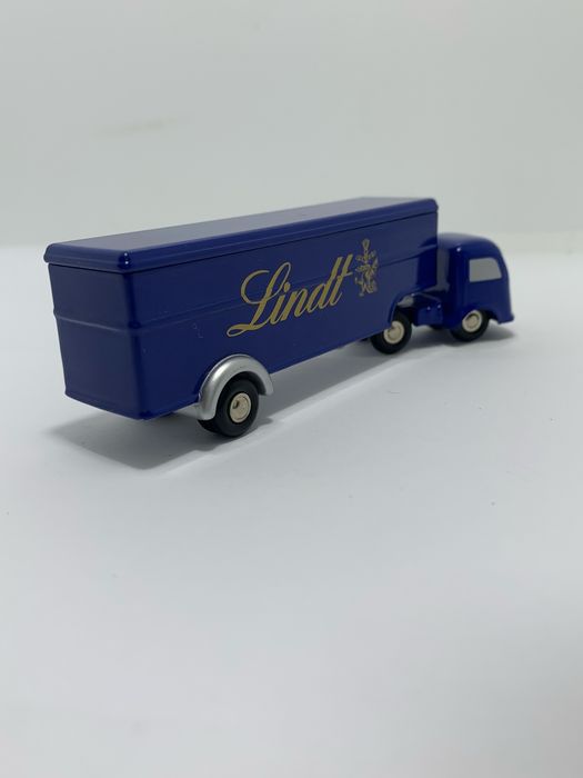 Mercedes “Lindt” Schuco Piccolo 1:90