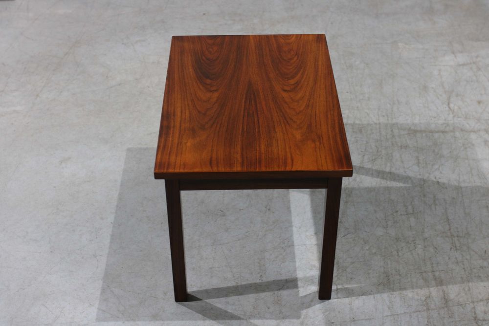 Mesa de apoio escandinava em pau santo | Design Nórdico