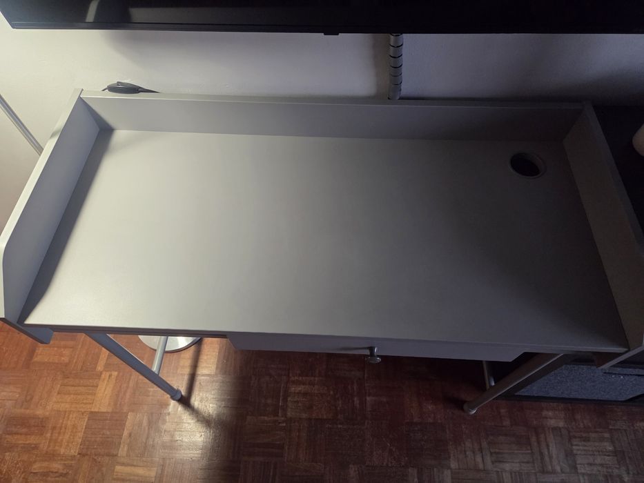 Secretária Hauga Ikea