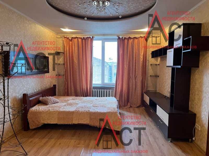 Продам 4-комн. кв. Центр, начало проспекта Героев Харькова, бывш Моск.