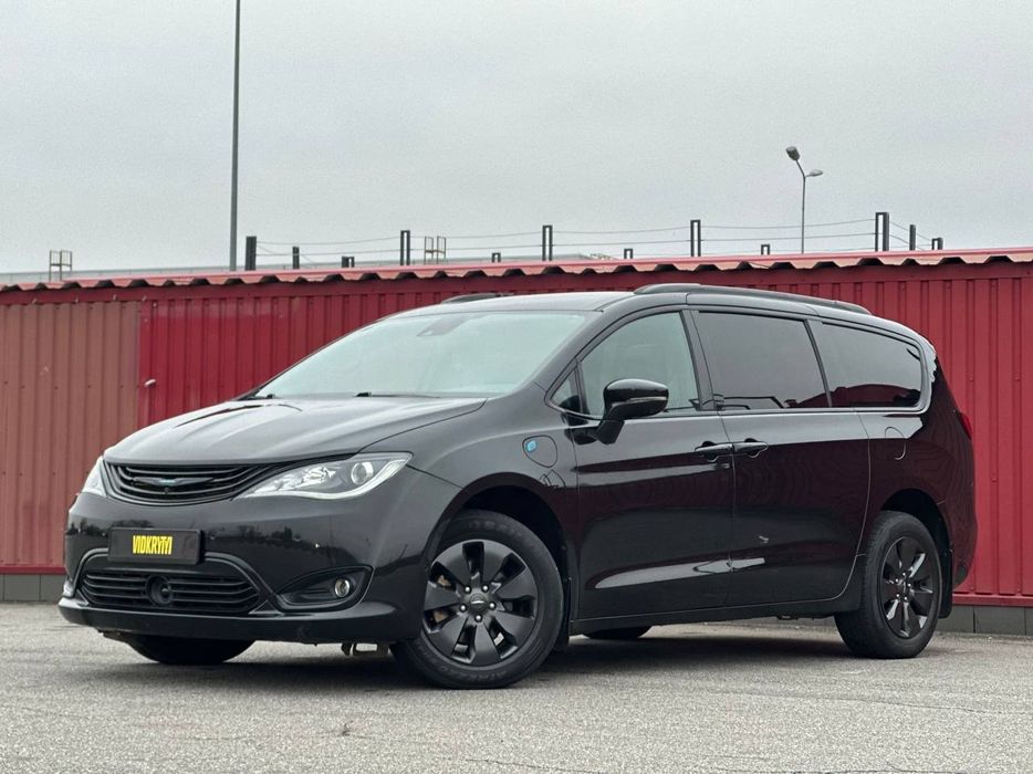Chrysler Pacifica 2019 року, 3.6 гібрид, автомат, передній привід,233т