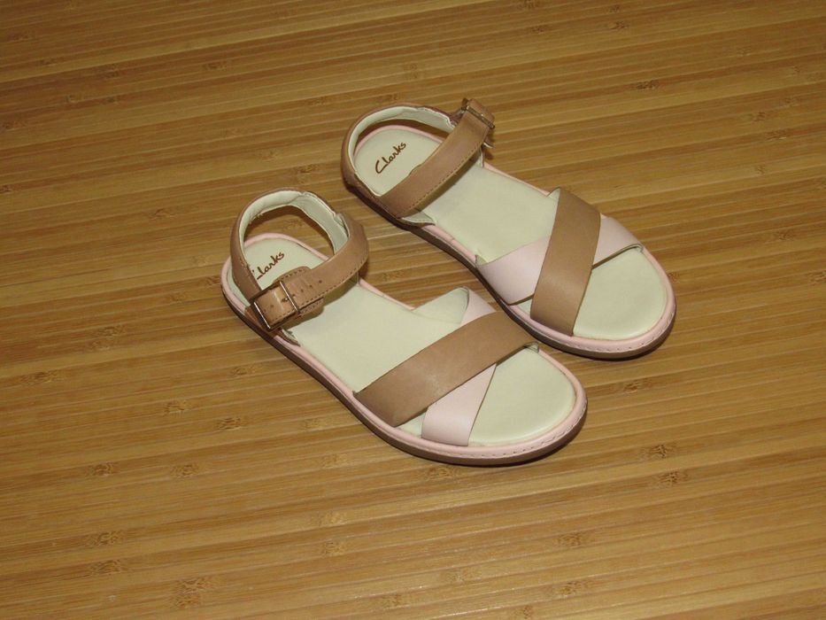 Босоніжки шкіряні Clarks Skylark Pure K; EUR - 32