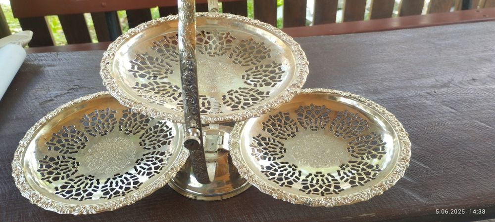 Patera Queen Anne
