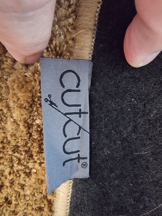 Carpete castanha CutCut