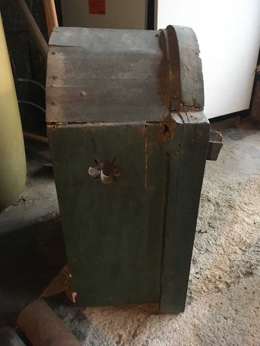 Móvel de madeira de relógio antigo