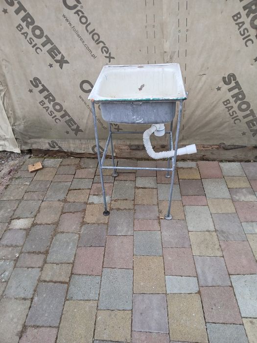 Продам раковину на ніжках.