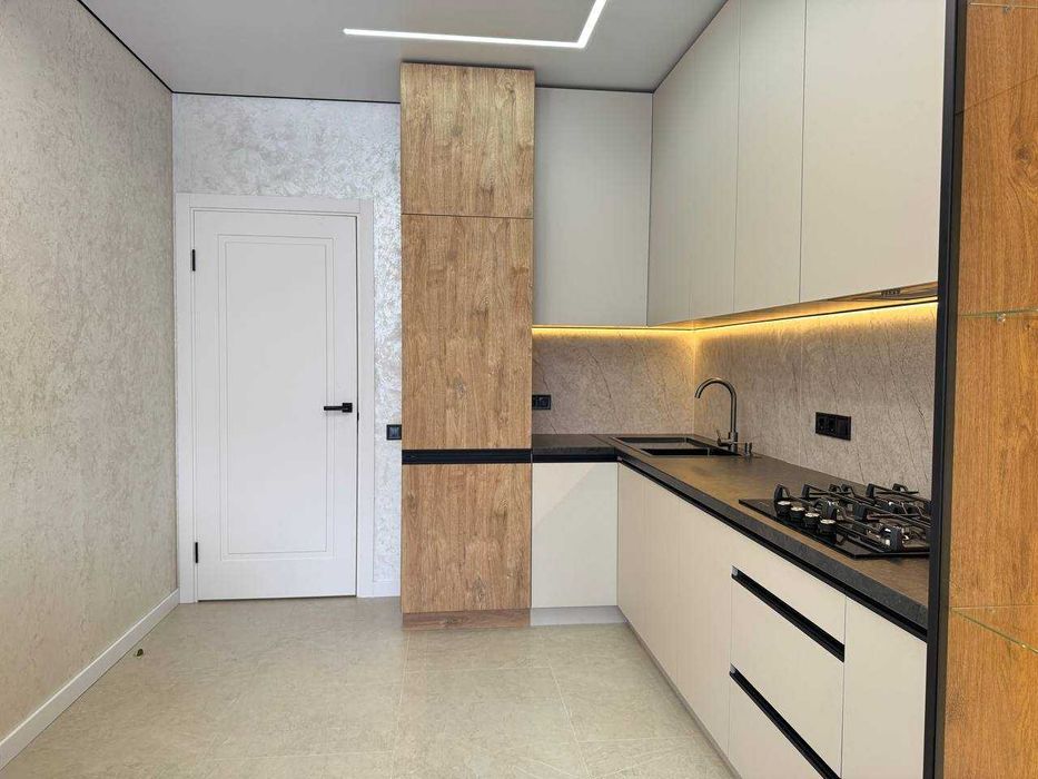 БЕЗ КОМІСІЇ !!!Стильна півторачка у центрі міста