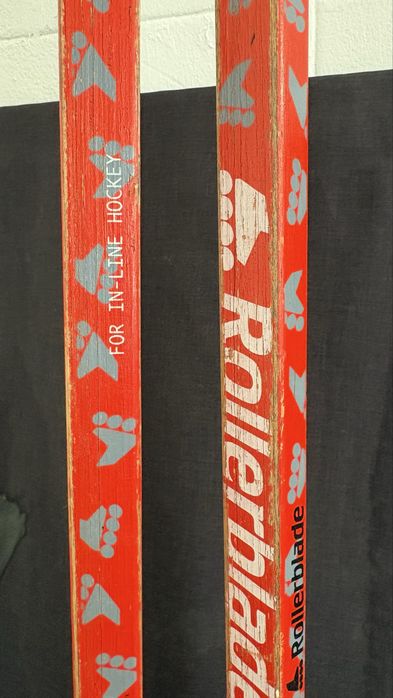 2 sticks de hochey de patins em linha