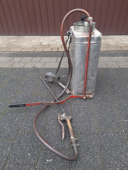 Opryskiwacz z czasów PRL