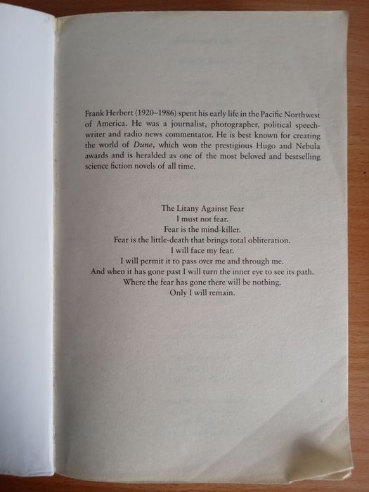 Livro DUNE de Frank Herbert