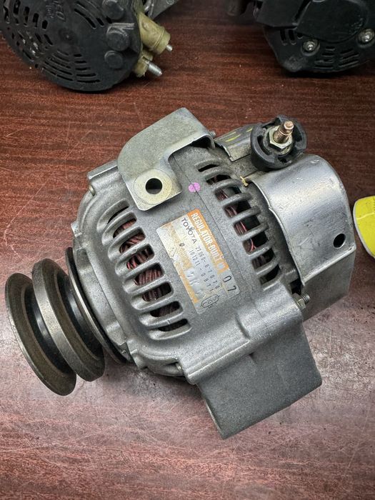 Генератори Toyota Avensis Corolla RAV4 Land Cruiser Camry Оригінал