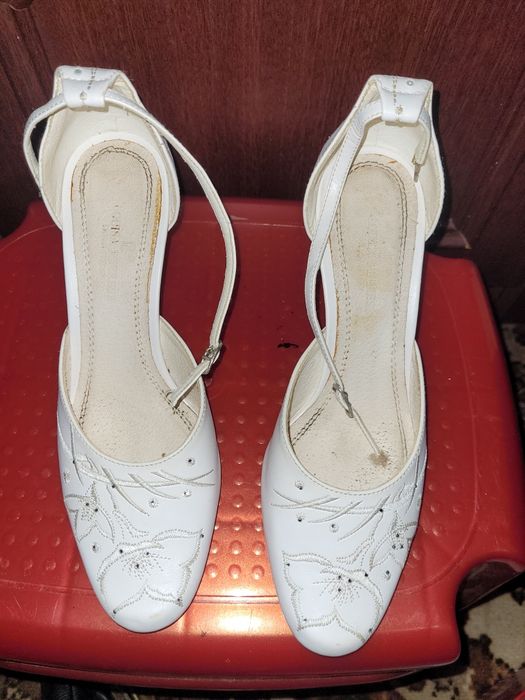 Туфлі білі мініатюрні