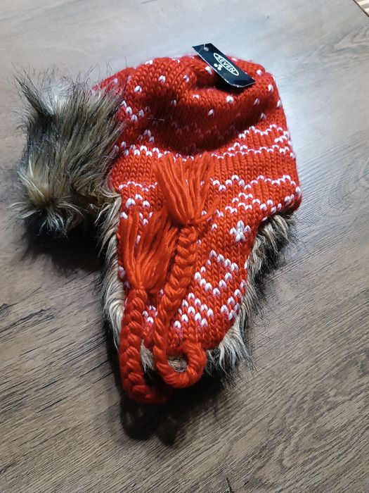 Нова Шапка  ушанка для дівчат