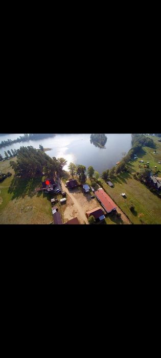 Wolne pokoje nad jeziorem. Rezerwacje lato 2026