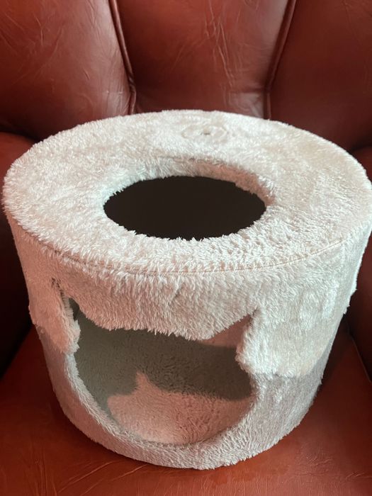 Casa para gato com oferta de arranhador (Conjunto)