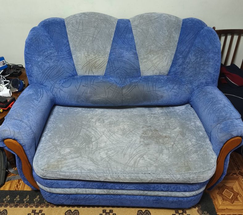 Продам диван під відновлення