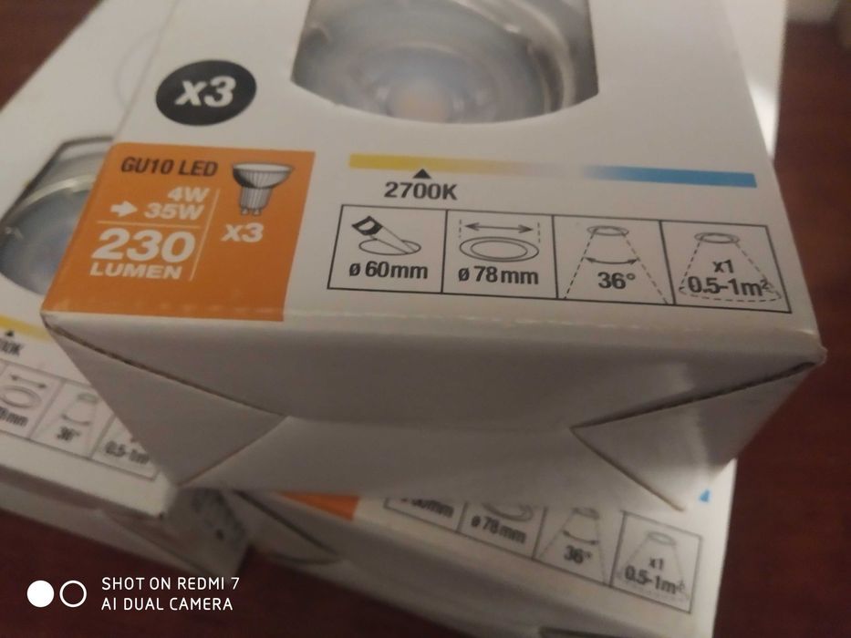 3 cx de Focos teto  4W/35W