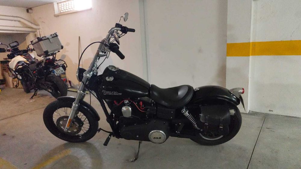 Harley Davidson - Dyna Bob Street