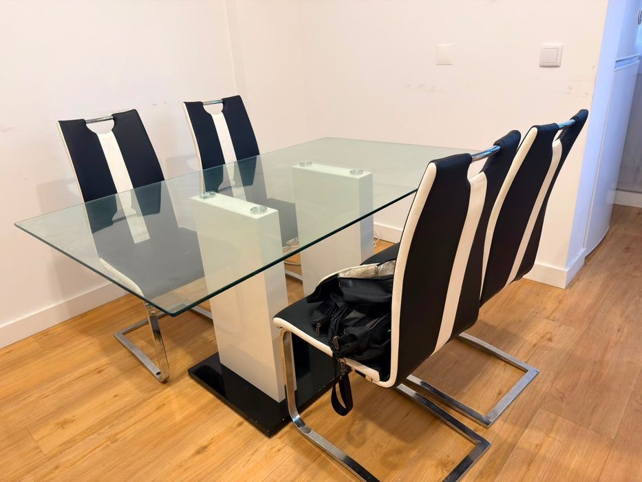 Mesa vidro com 4 cadeiras