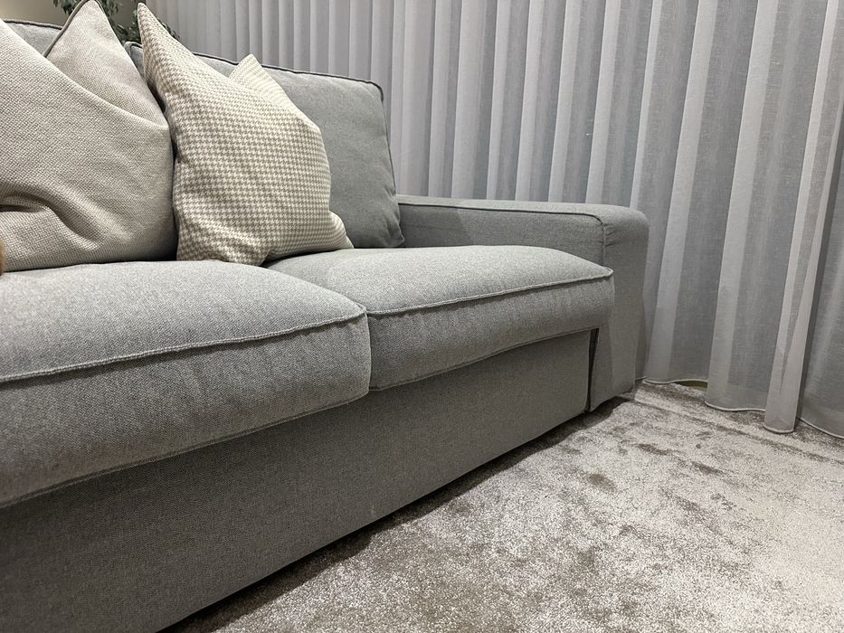 Sofa Kivik de 2 lugares como novo