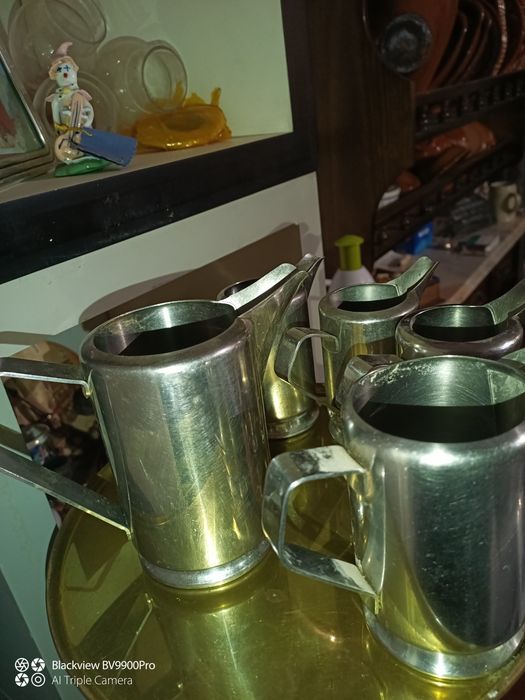 Tenho estas 5 canequimhas em inox para pequenos serviços