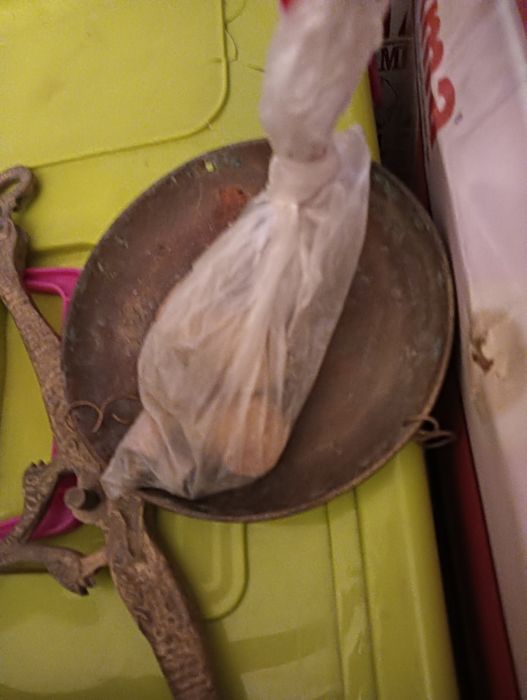Lamparina de azeite e balança antiga muito antigas vendo melhor preço