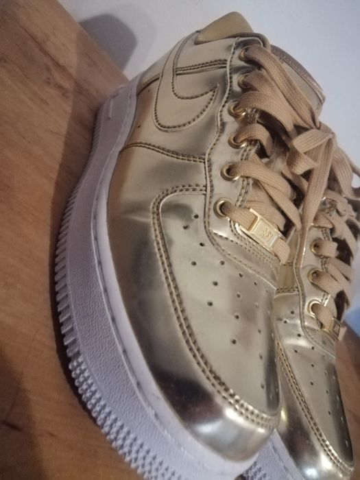 Ténis Air force dourado edição limitada & D. Franklin