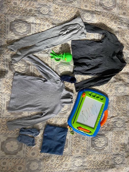 Безкоштовно на хлопчика, зріст 110, одяг для дому, іграшки