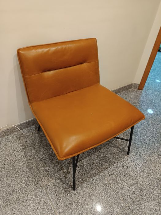 Cadeira de sala em pele