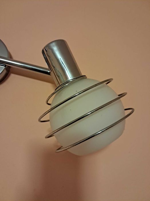 Lampa ścienna do salonu