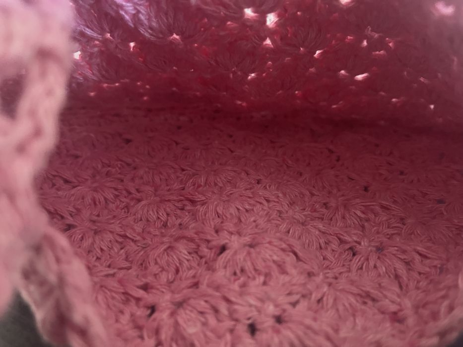 Mala em croché cor de rosa