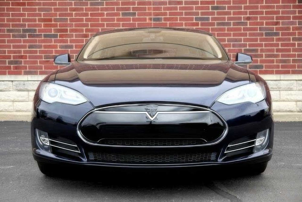 Tesla Model S      2014