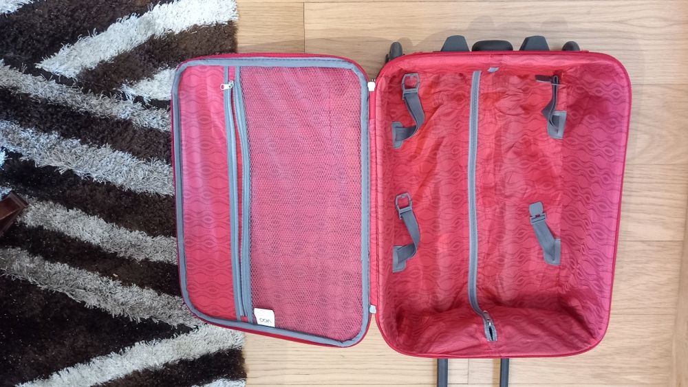 Mala de viagem vermelha