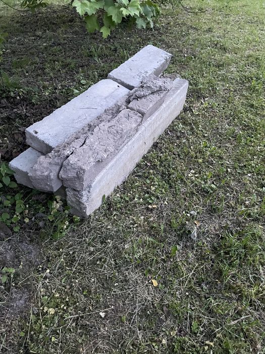 Бардюри бетоні з арматури