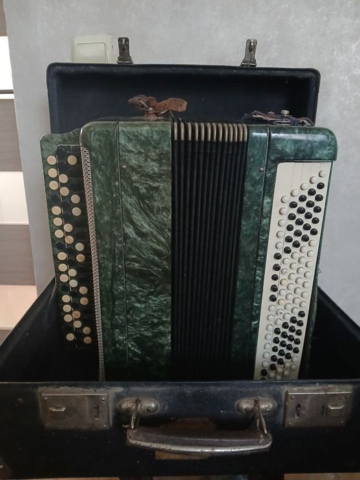 Баян "Мелодия". Б/у