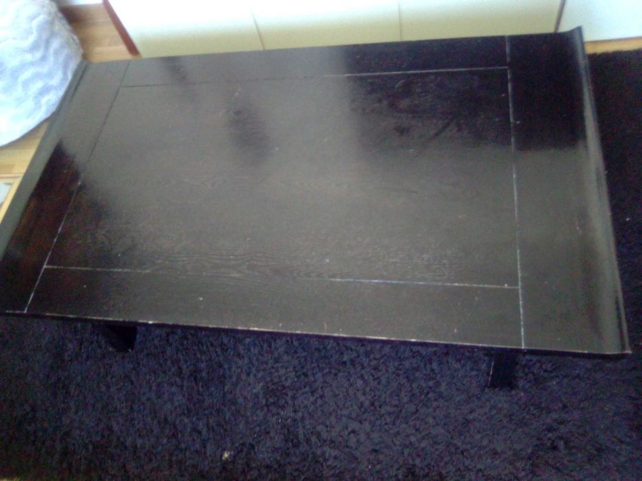 mesa de centro em madeira exótica