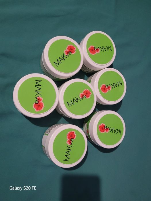Продам і коробки  з під кремів